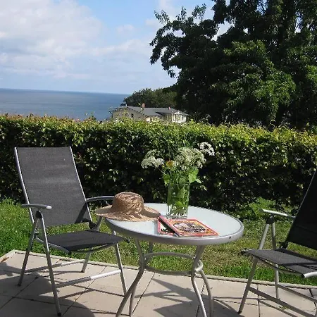 펜션 Ruhe-natur-meerblick-das-atelier-in-lohme-wandern-radfahren-golf-direkt-vor-der-tuer 로메