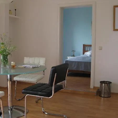 펜션 Ruhe-natur-meerblick-das-atelier-in-lohme-wandern-radfahren-golf-direkt-vor-der-tuer *