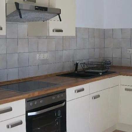 Ruhe-natur-meerblick-das-atelier-in-lohme-wandern-radfahren-golf-direkt-vor-der-tuer 펜션 *