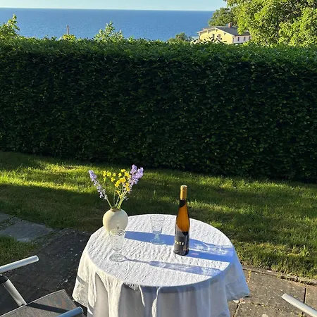 Tatil Evi Ruhe-natur-meerblick-das-atelier-in-lohme-wandern-radfahren-golf-direkt-vor-der-tuer