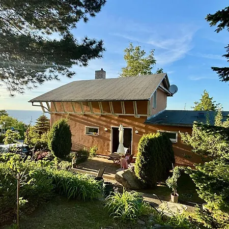 Tatil Evi Ruhe-natur-meerblick-das-atelier-in-lohme-wandern-radfahren-golf-direkt-vor-der-tuer Lohme